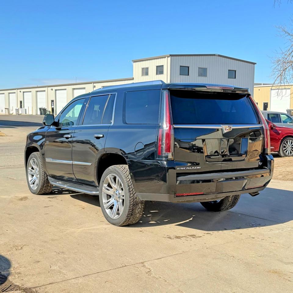2017 CADILLAC ESCALADE