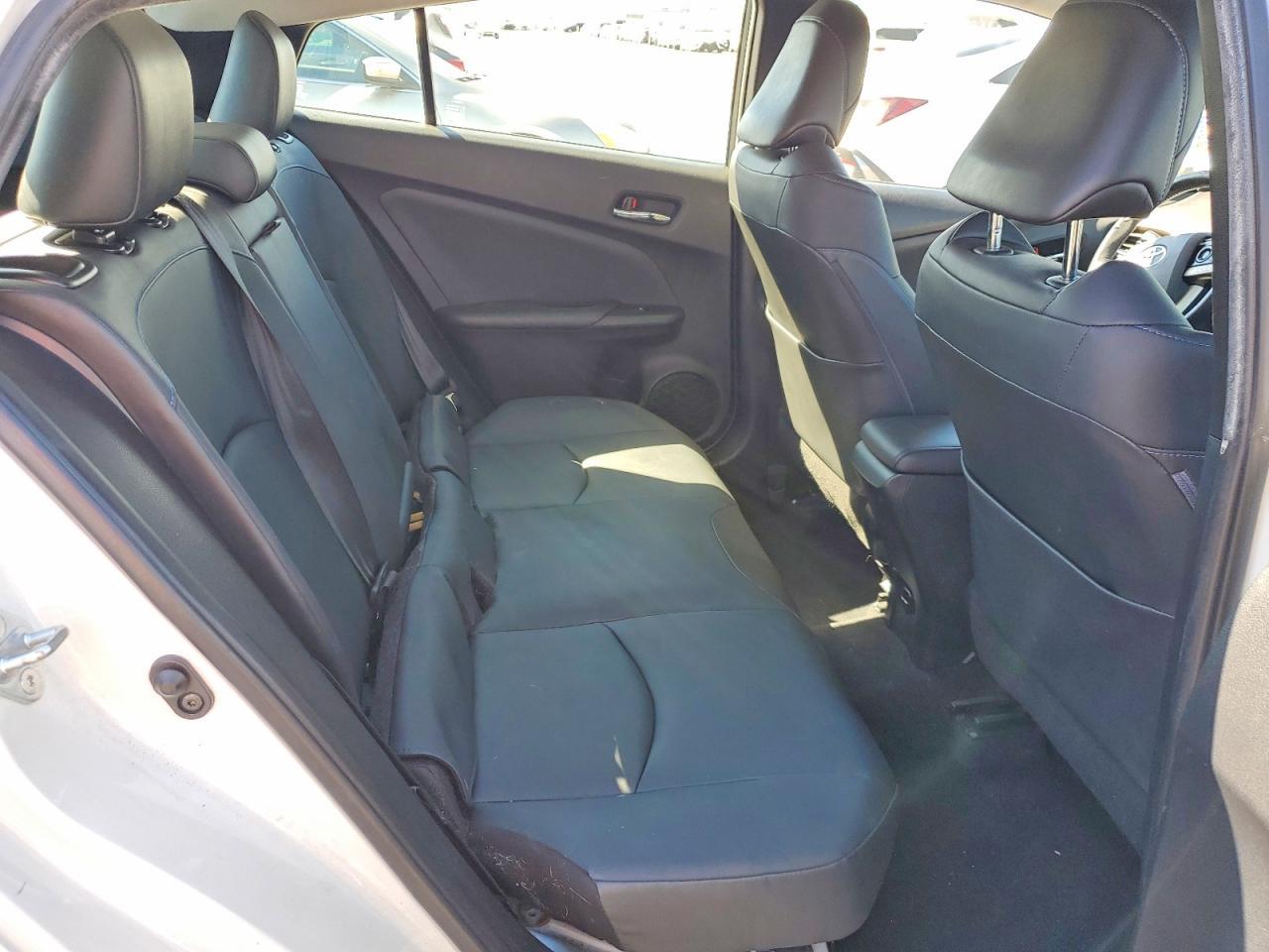 2016 TOYOTA PRIUS