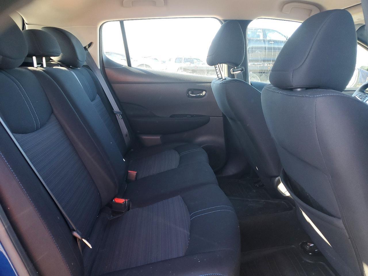 2021 NISSAN LEAF