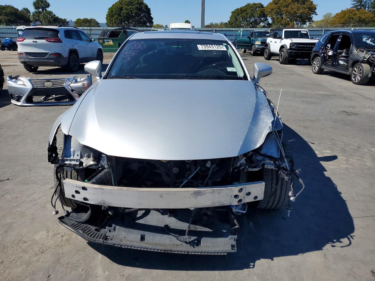 2016 LEXUS IS 200t
