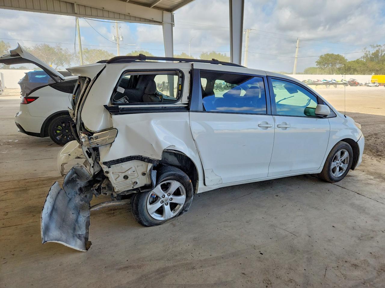 2012 TOYOTA SIENNA