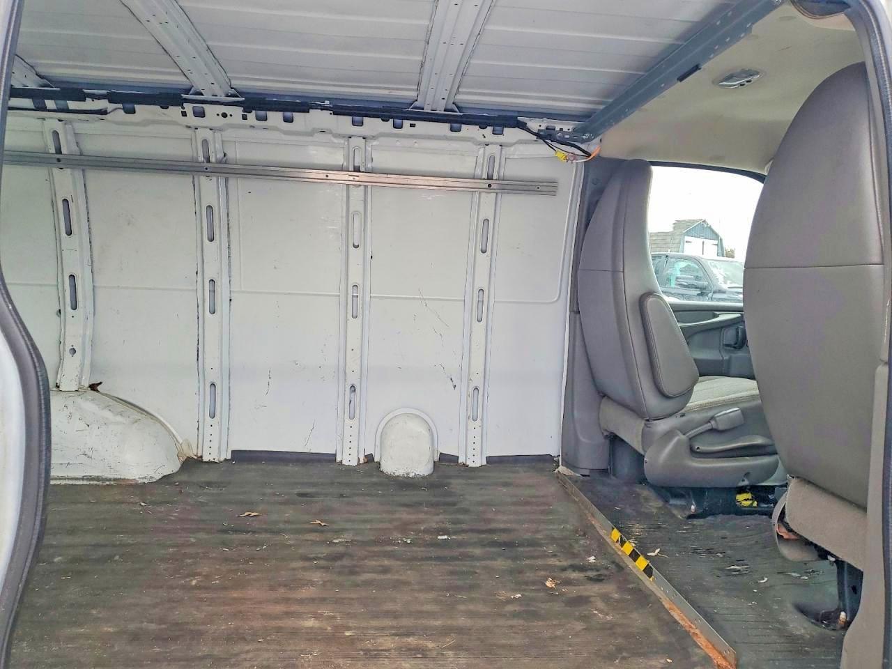 2013 CHEVROLET Express 1500