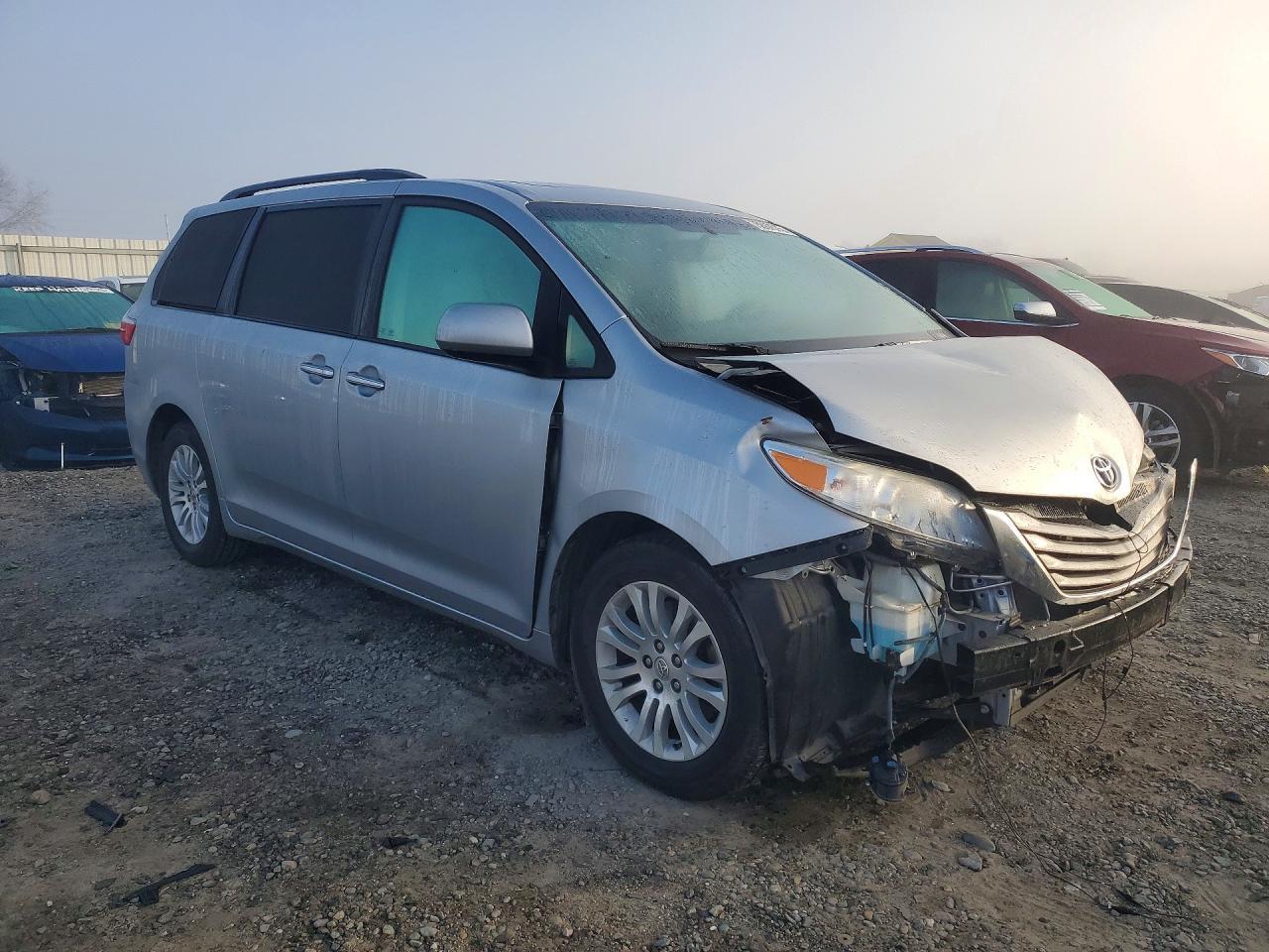 2015 TOYOTA SIENNA