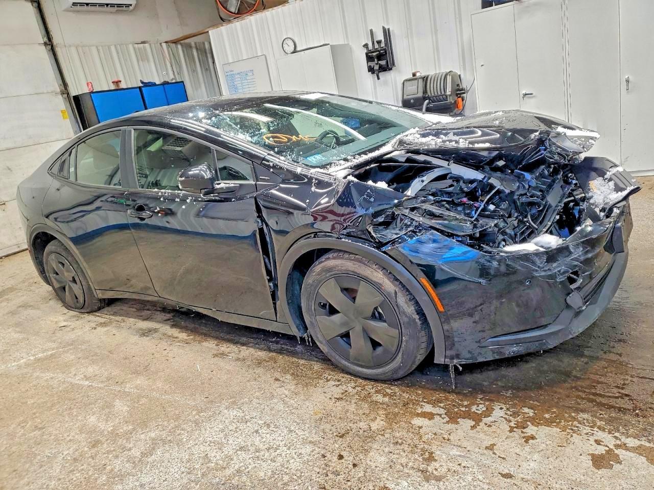2025 TOYOTA PRIUS