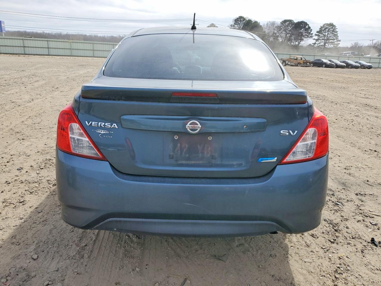 2015 NISSAN VERSA