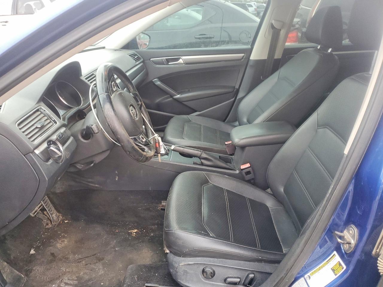 2016 VOLKSWAGEN Passat