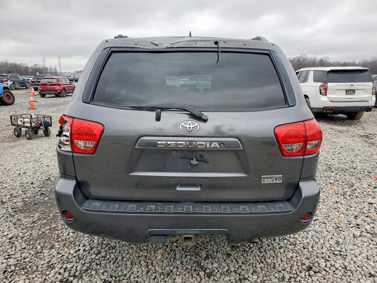 2013 TOYOTA Sequoia