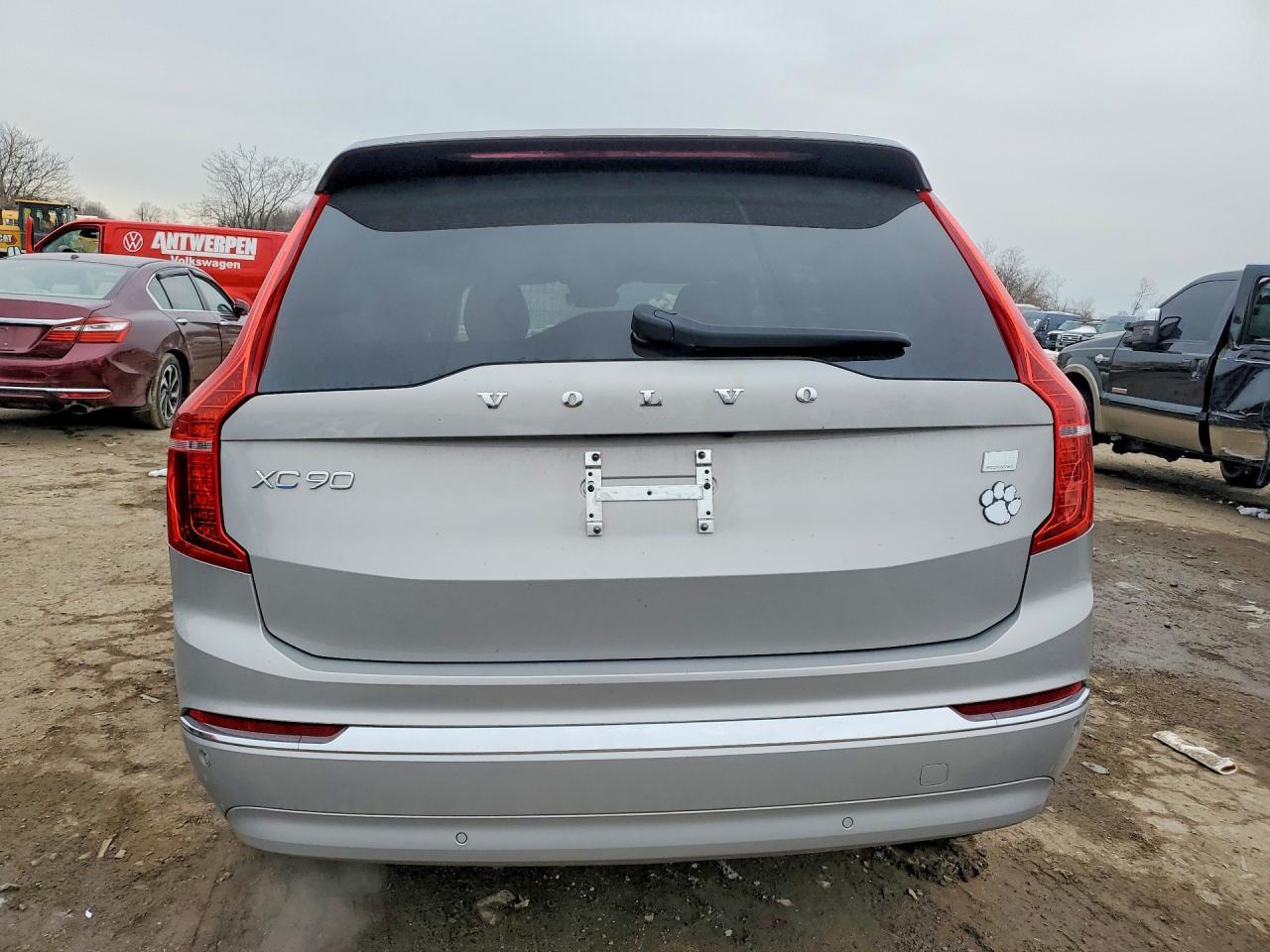 2023 VOLVO XC90