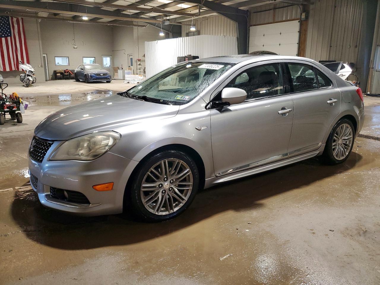 2011 SUZUKI Kizashi
