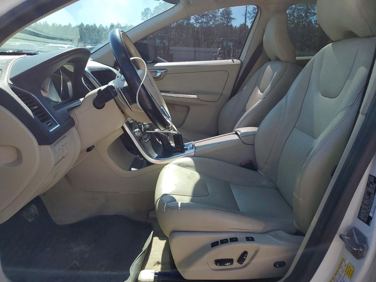 2015 VOLVO XC60