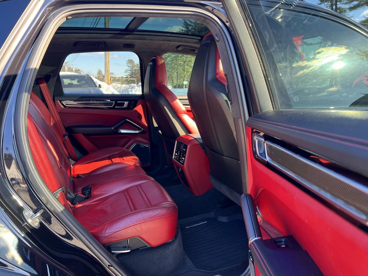 2019 PORSCHE CAYENNE