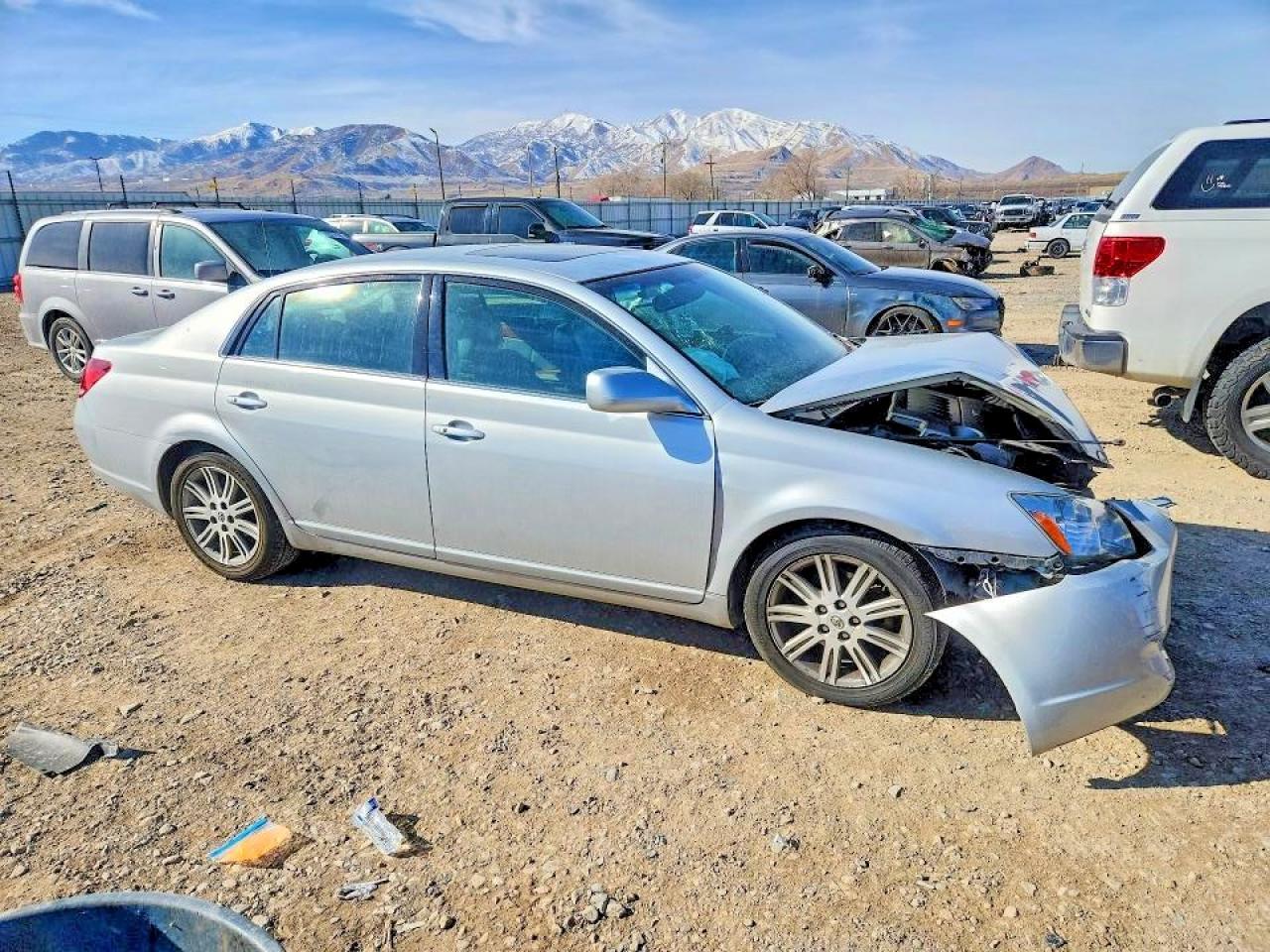 2005 TOYOTA Avalon