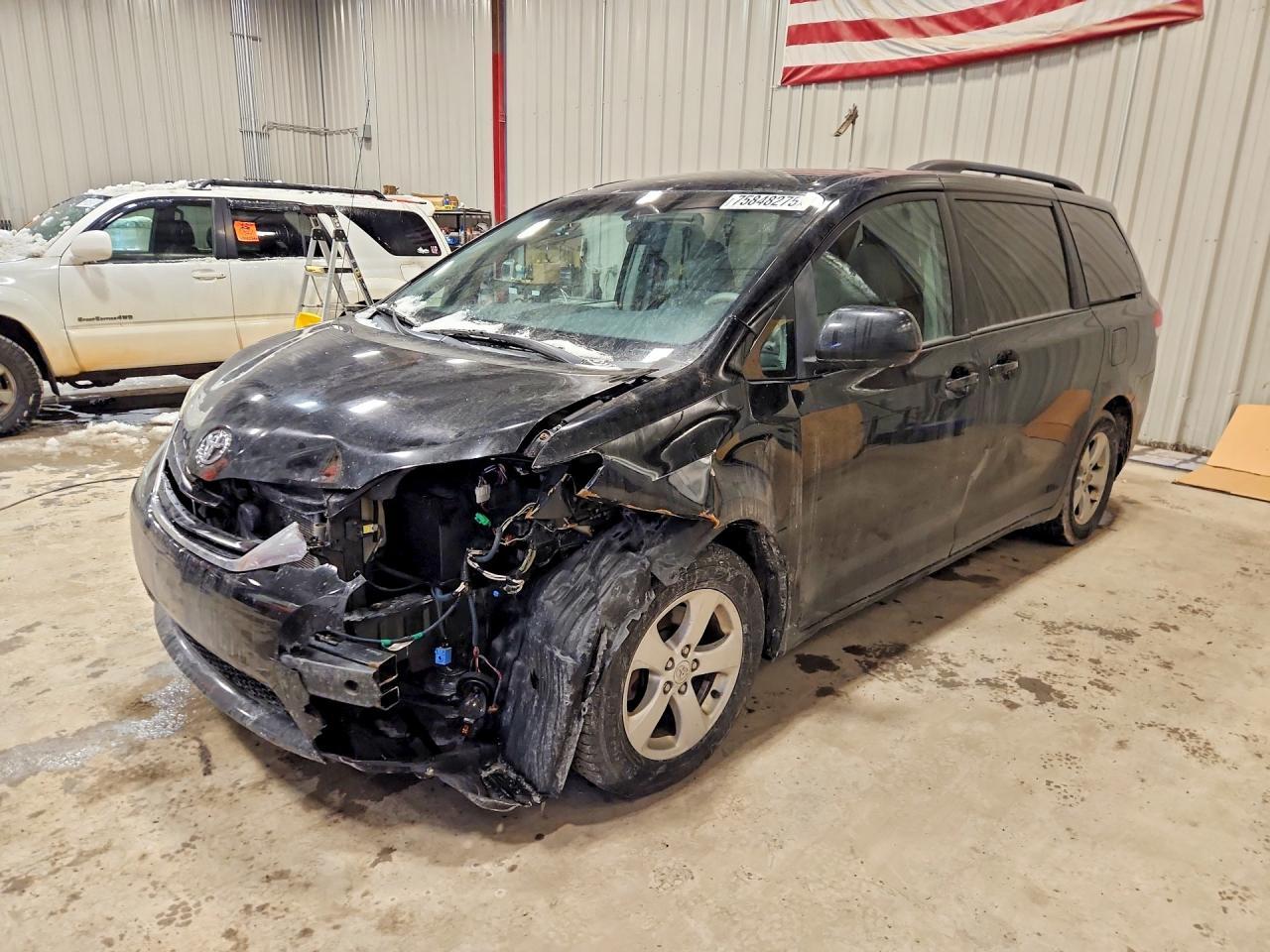 2011 TOYOTA SIENNA