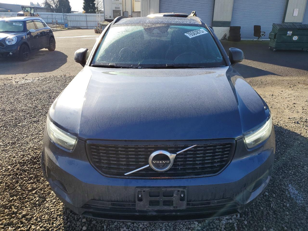 2022 VOLVO XC40