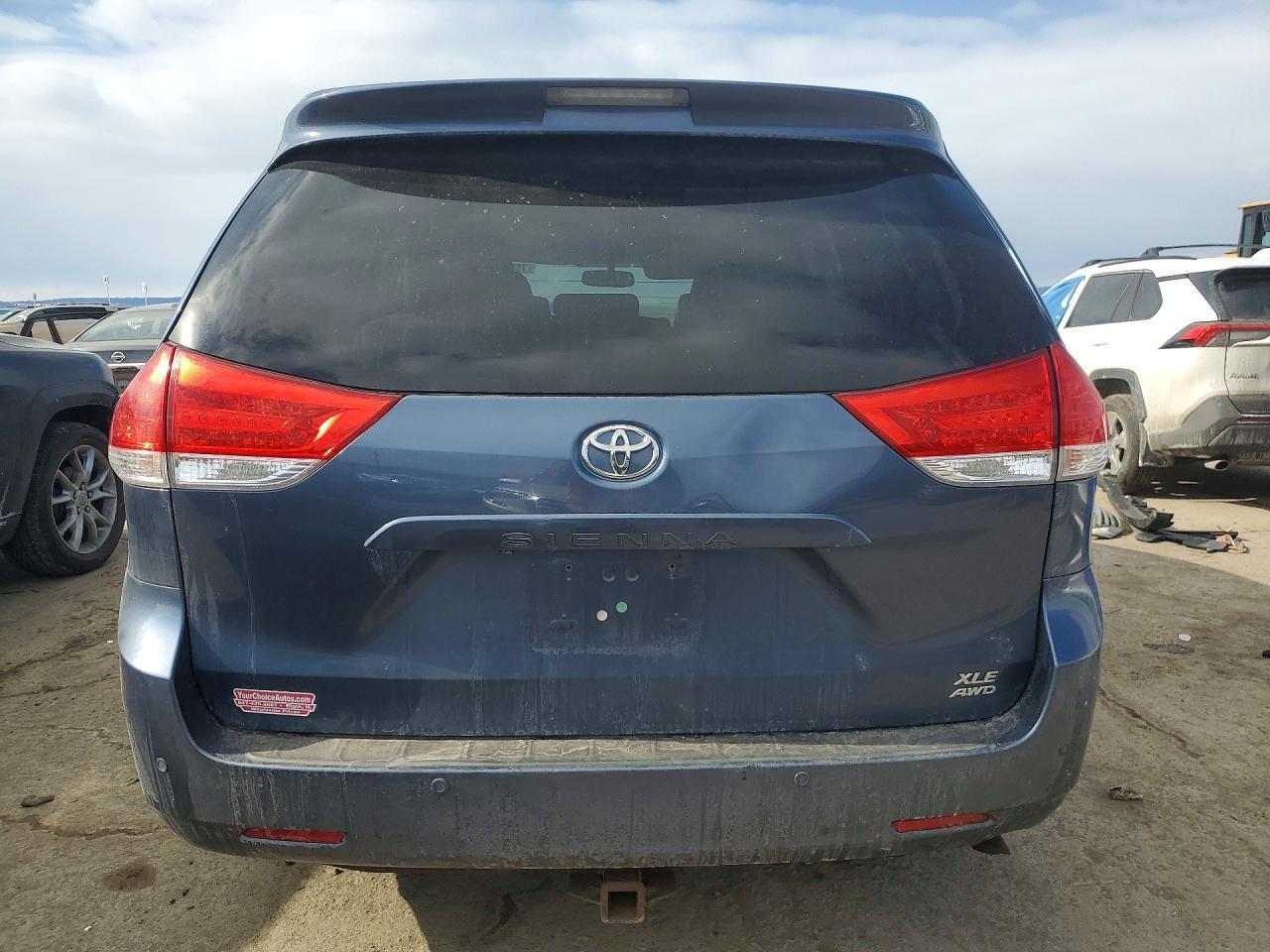 2014 TOYOTA SIENNA