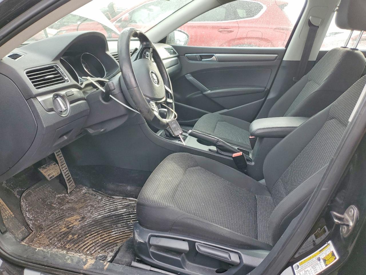 2016 VOLKSWAGEN Passat