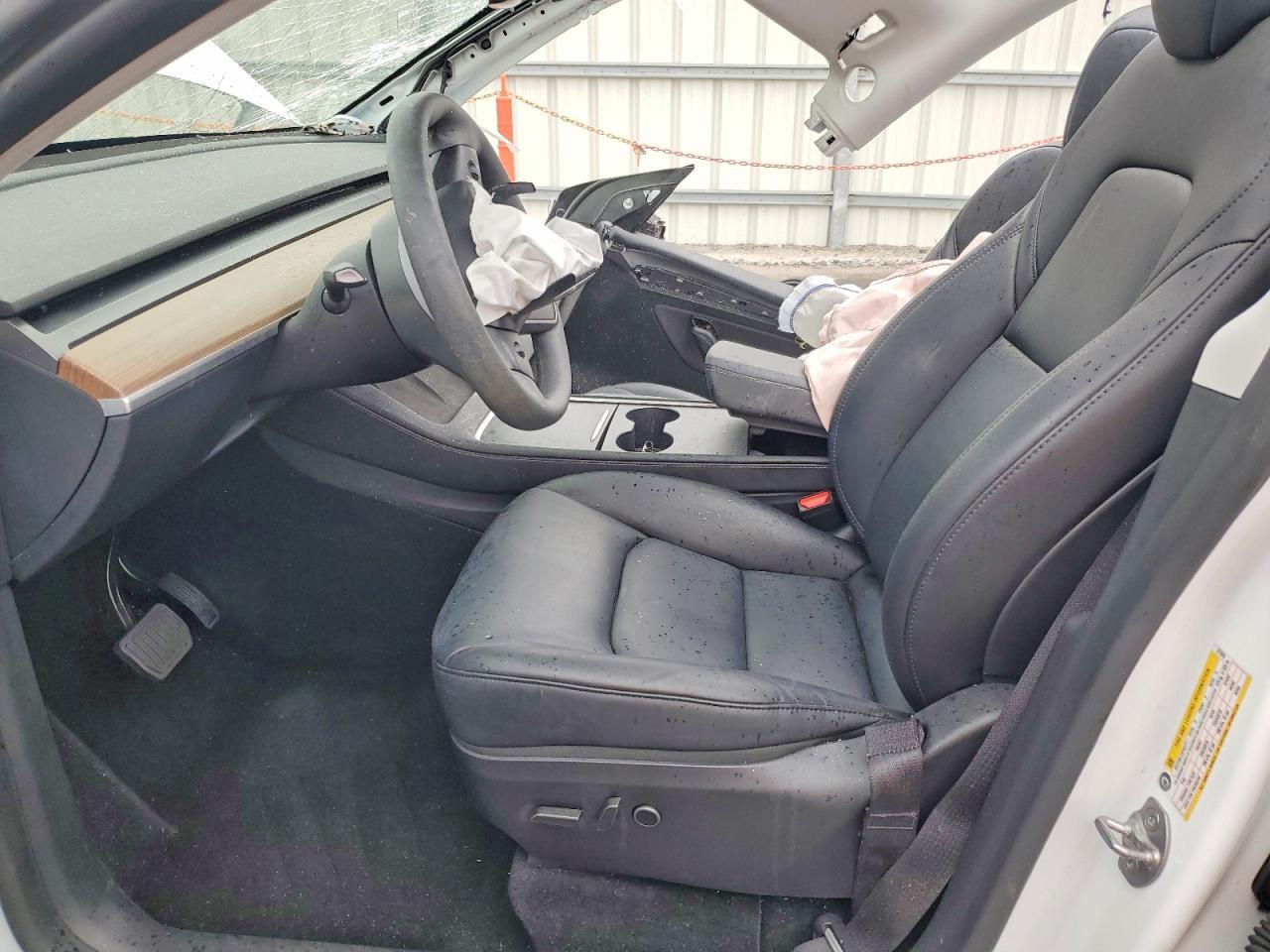 2025 TESLA MODEL Y