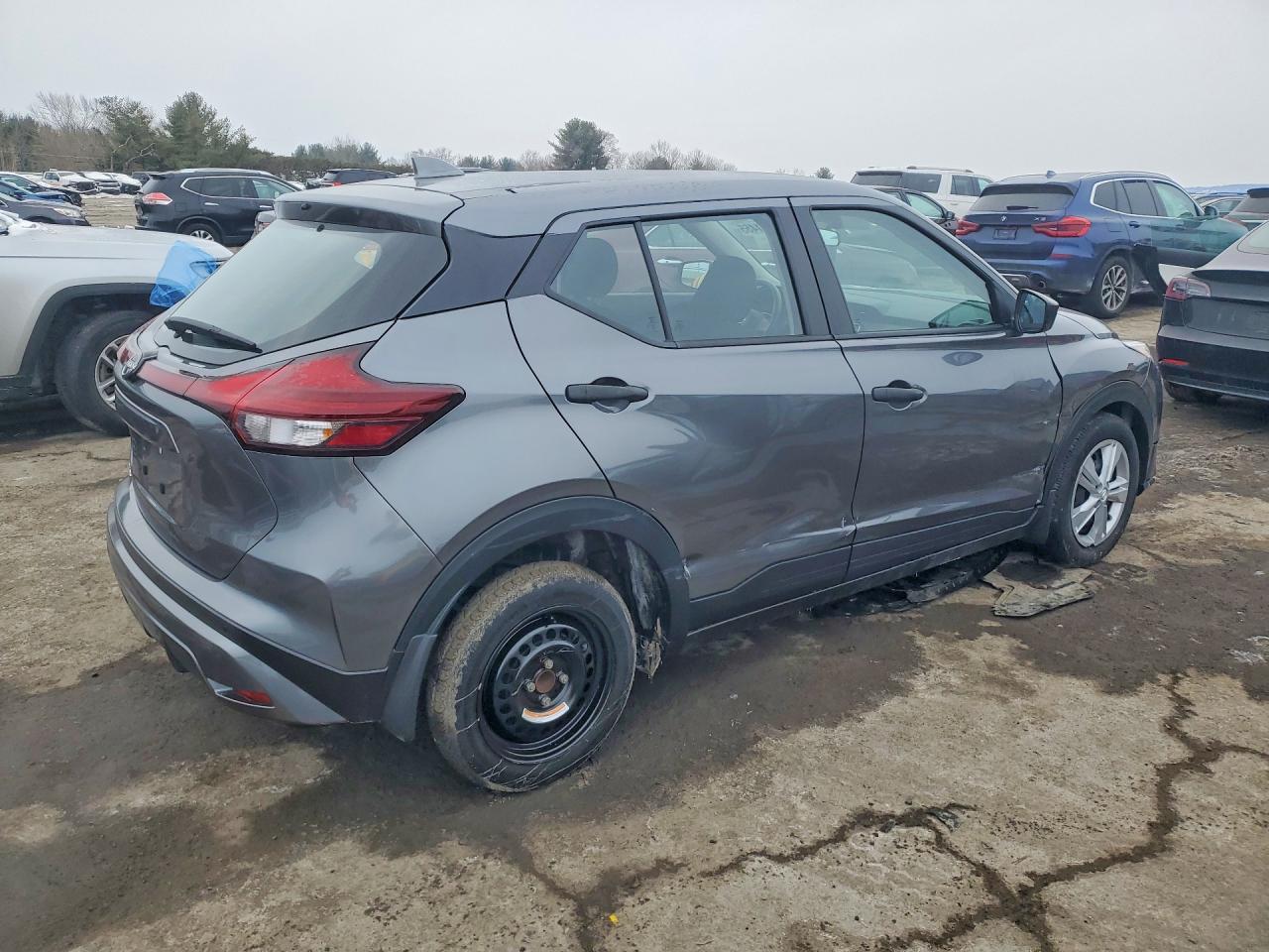 2024 NISSAN KICKS