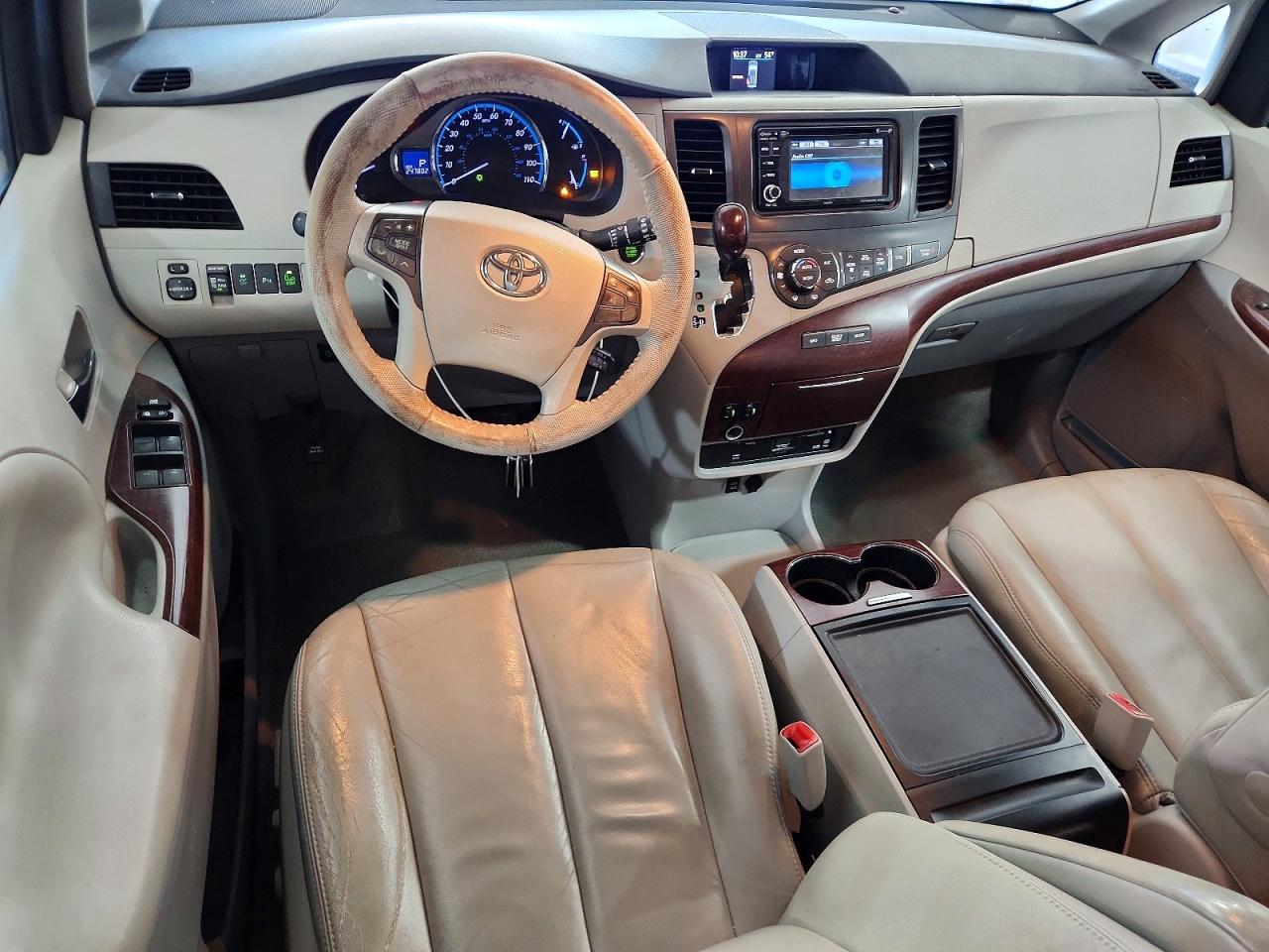 2013 TOYOTA SIENNA