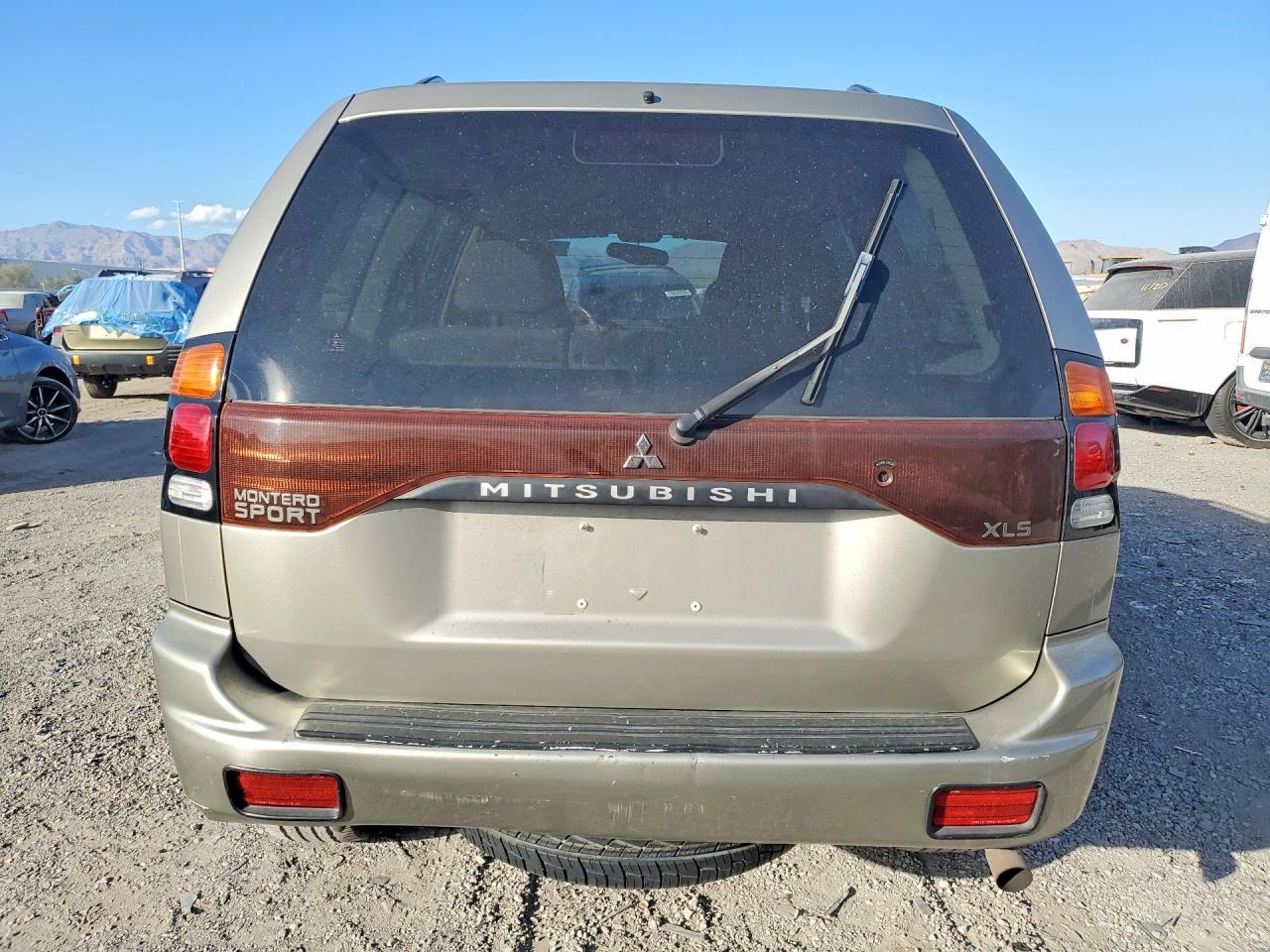 2003 MITSUBISHI Montero