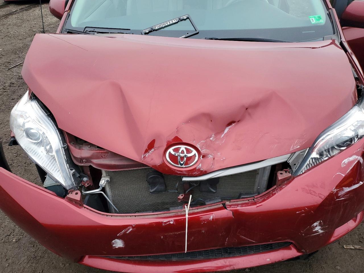 2012 TOYOTA SIENNA