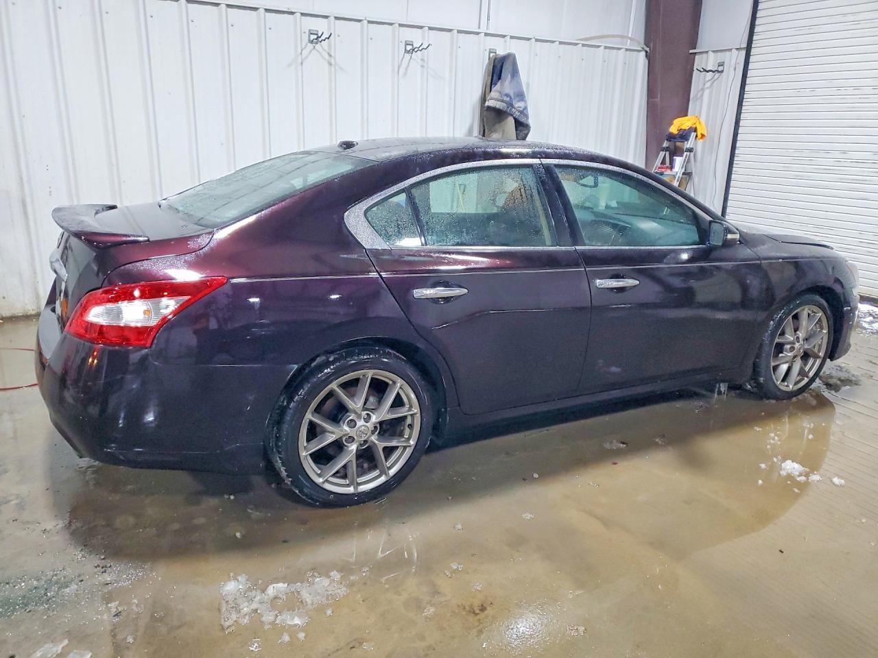 2010 NISSAN Maxima
