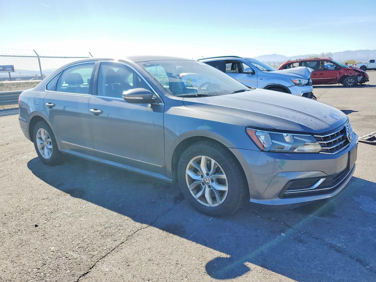 2016 VOLKSWAGEN Passat