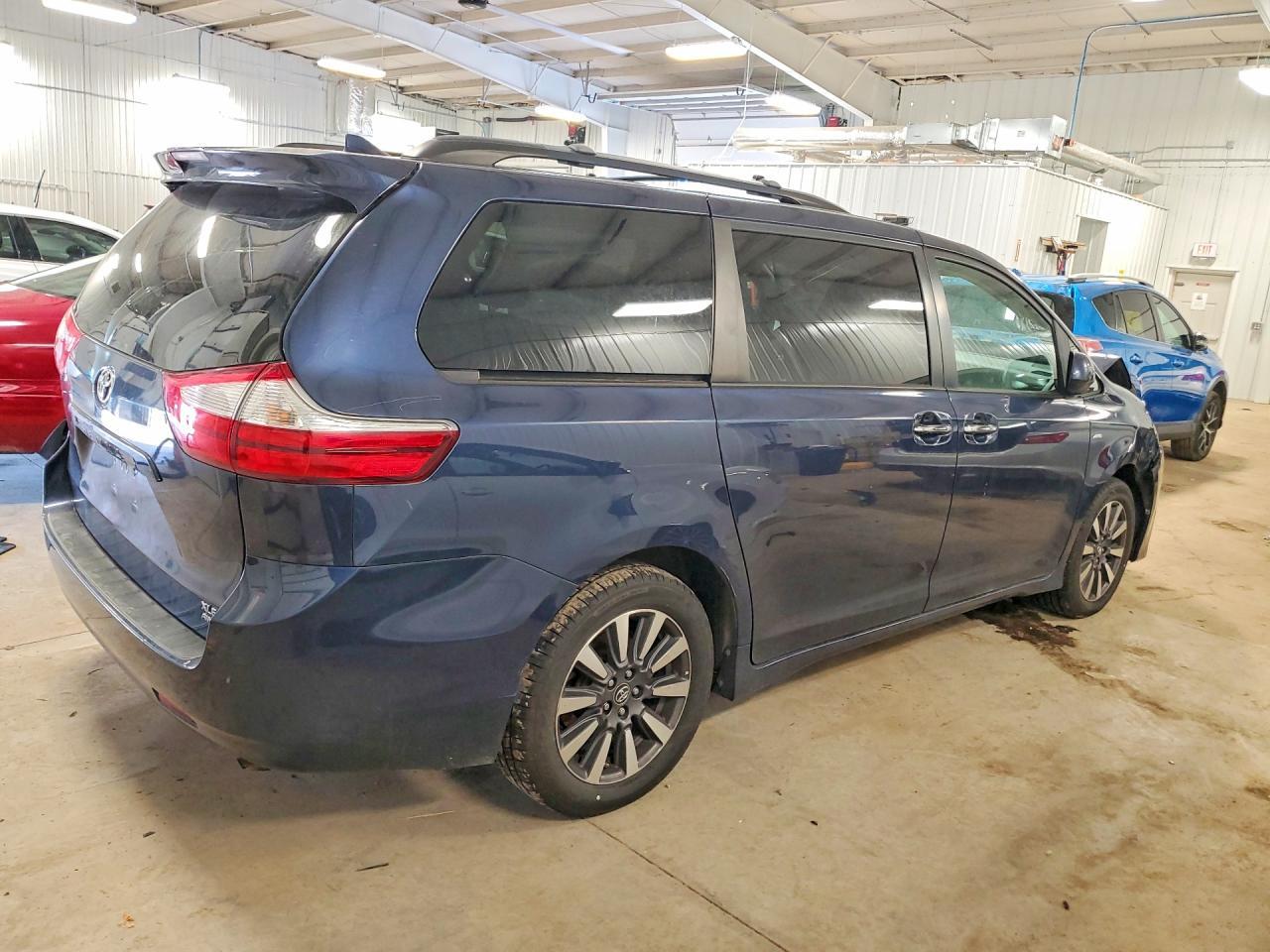 2019 TOYOTA SIENNA