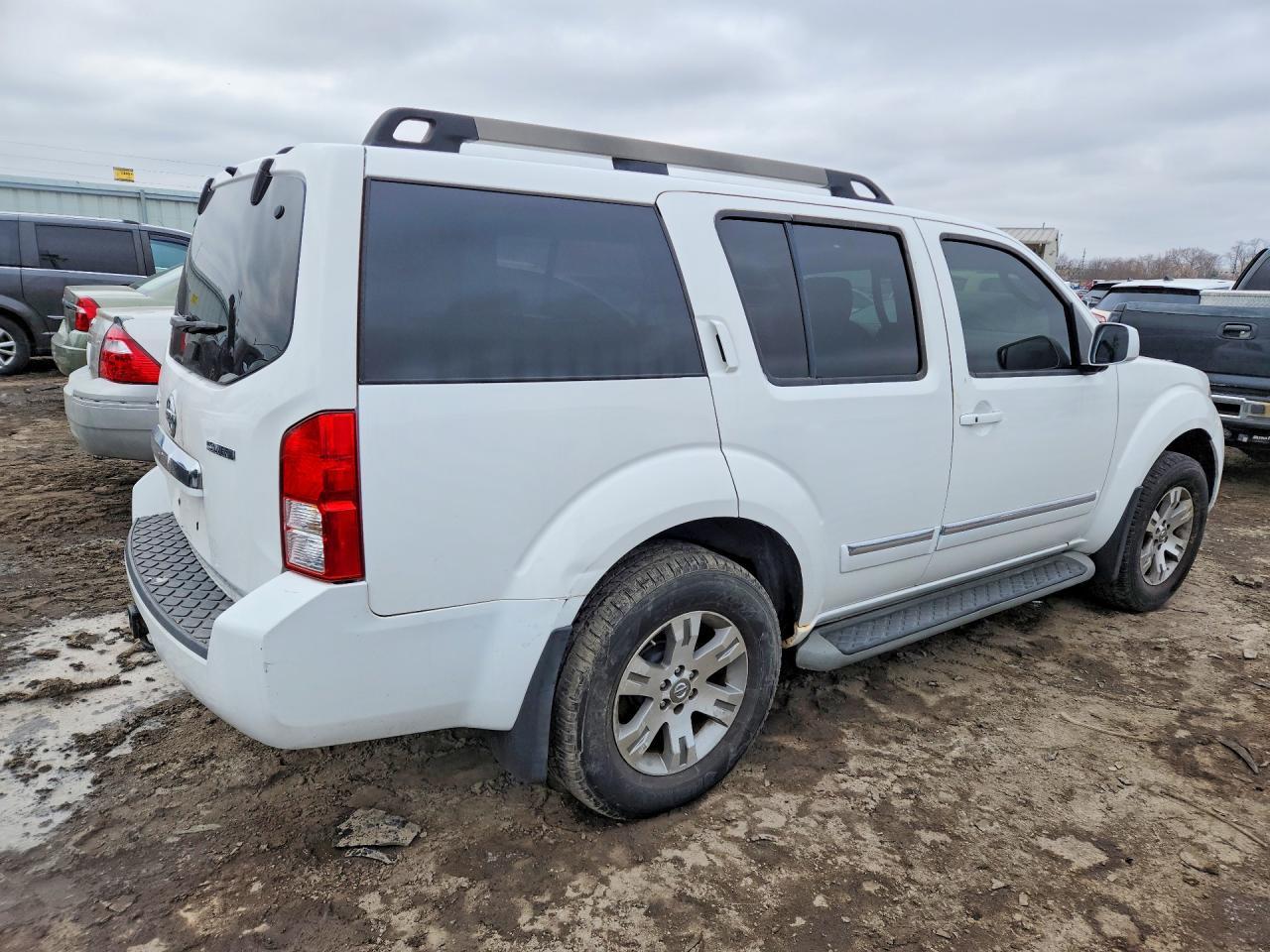 2011 NISSAN PATHFINDER
