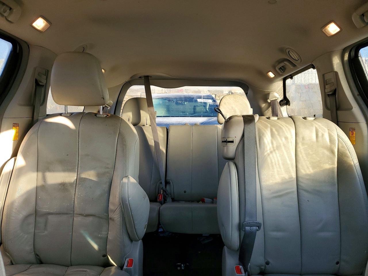 2014 TOYOTA SIENNA