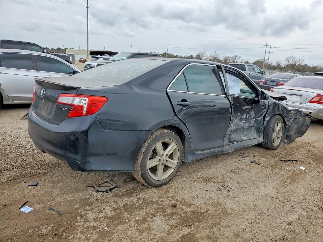 2013 TOYOTA CAMRY
