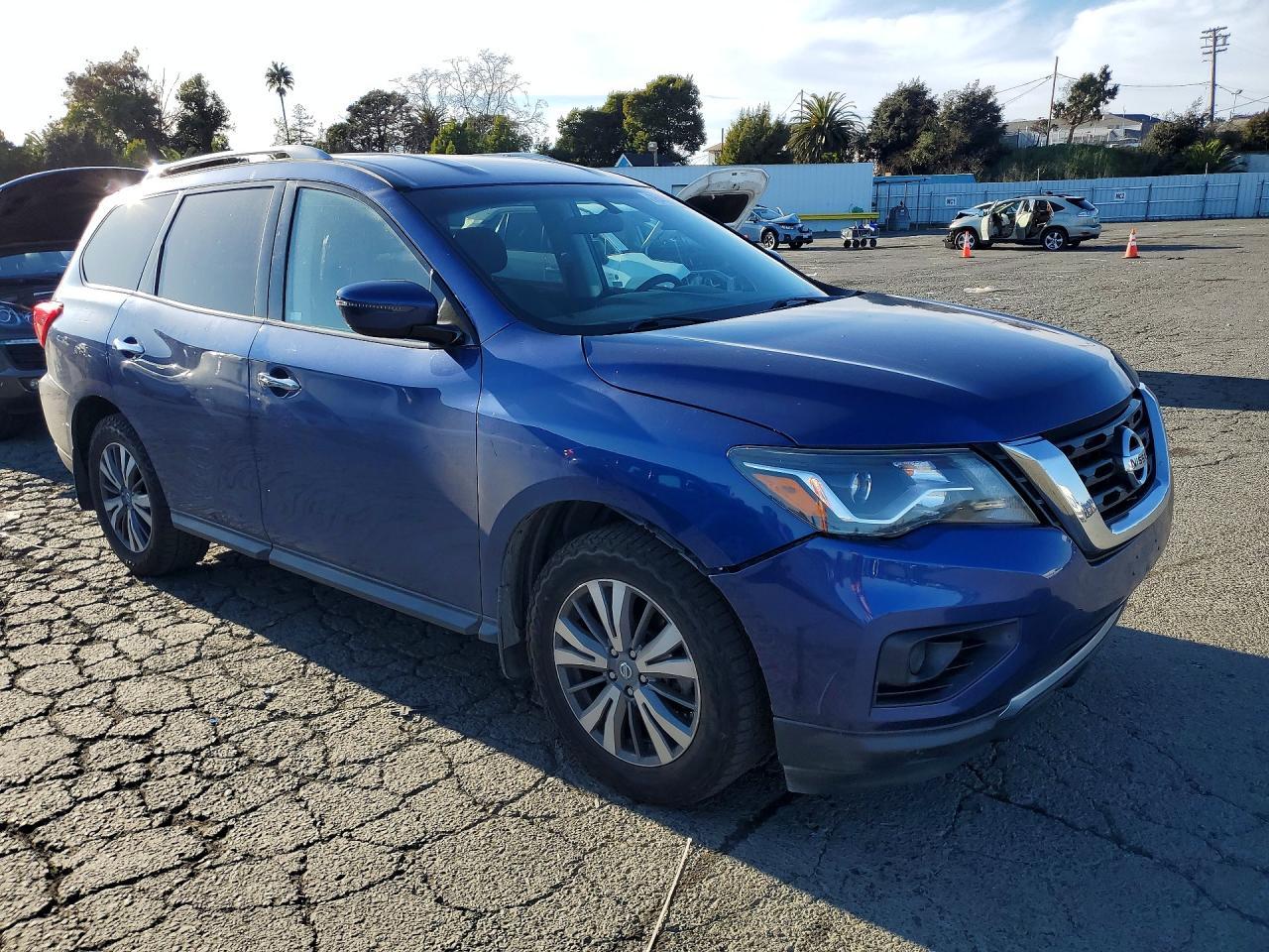 2017 NISSAN PATHFINDER