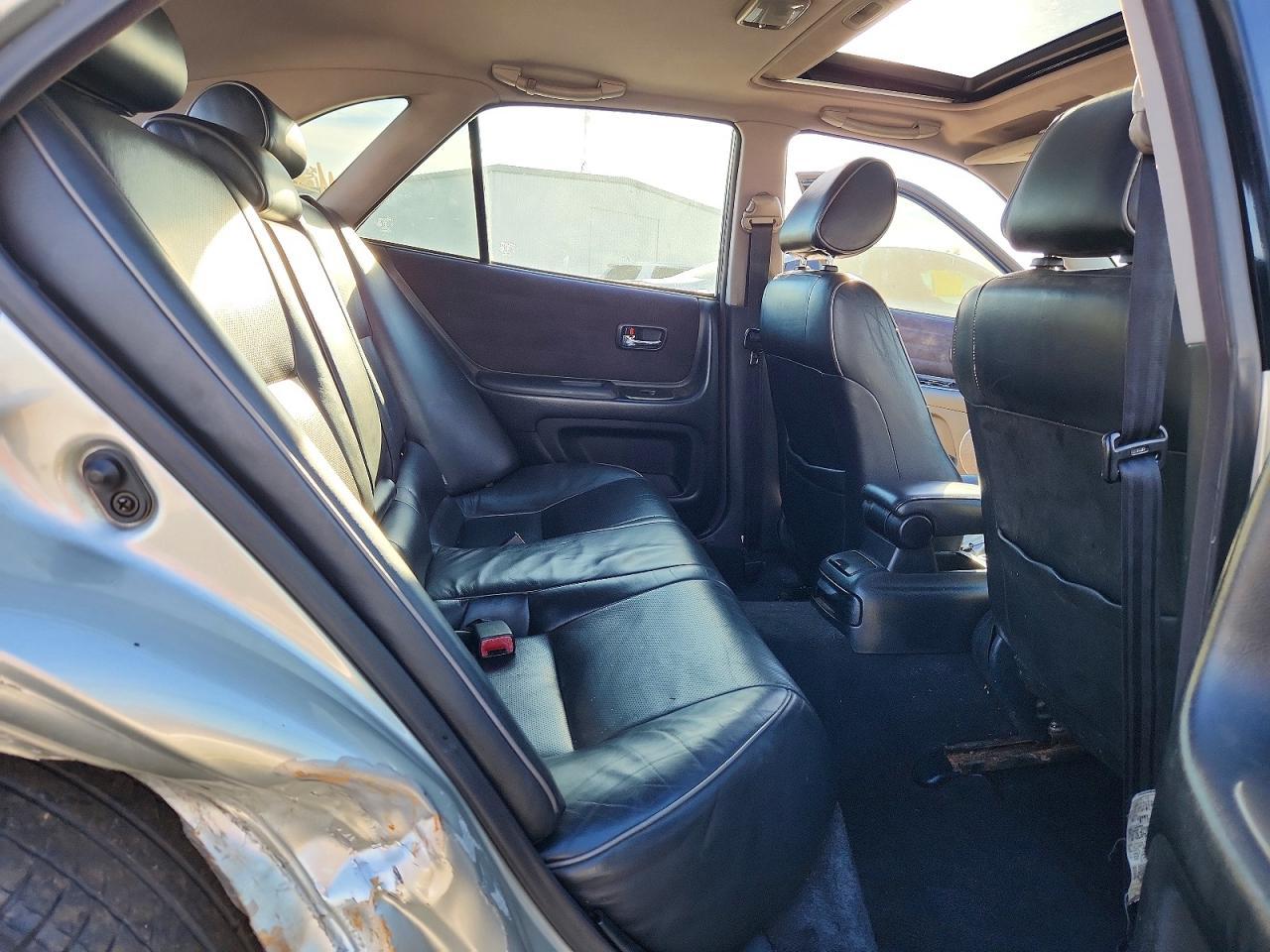 2002 LEXUS IS 300