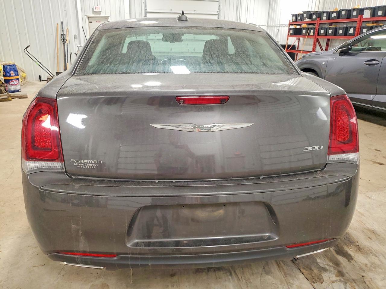 2019 CHRYSLER 300