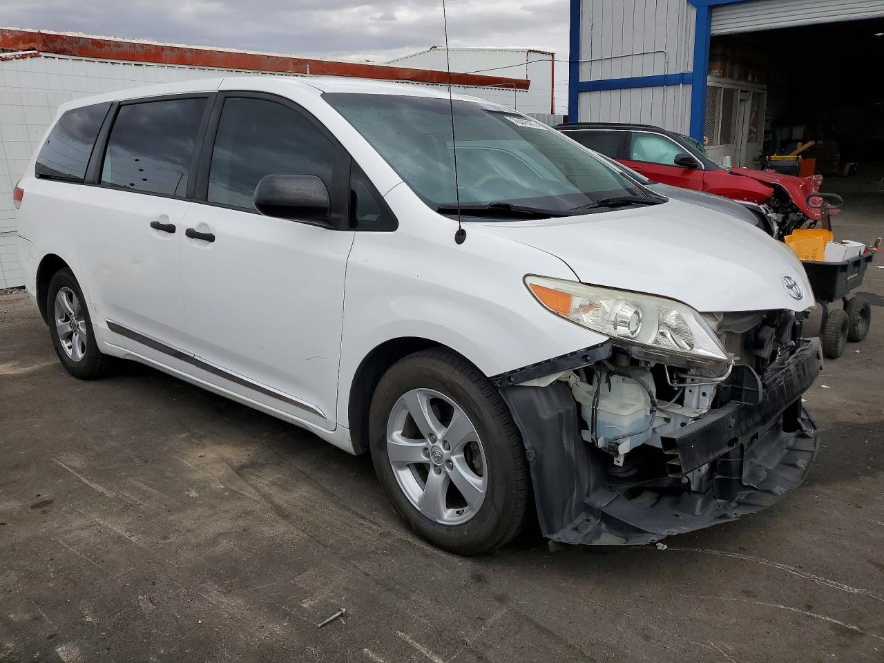 2014 TOYOTA SIENNA