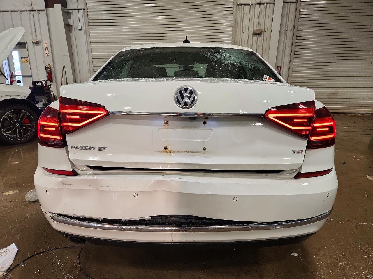 2017 VOLKSWAGEN Passat