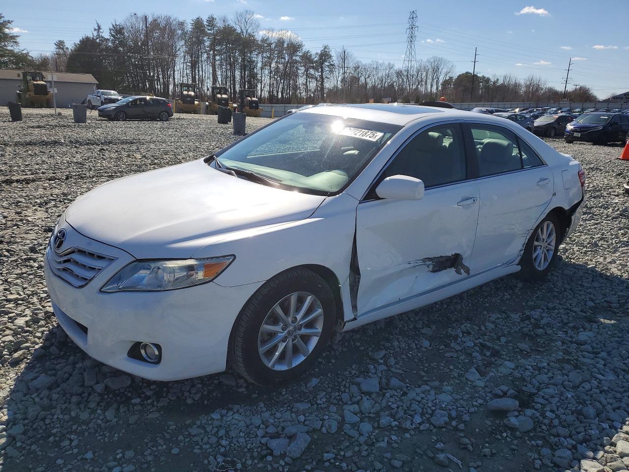 2011 TOYOTA CAMRY