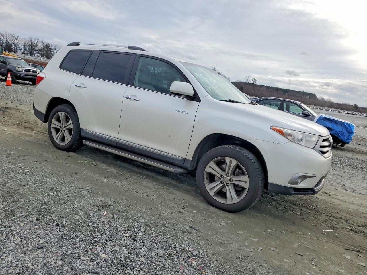 2013 TOYOTA HIGHLANDER