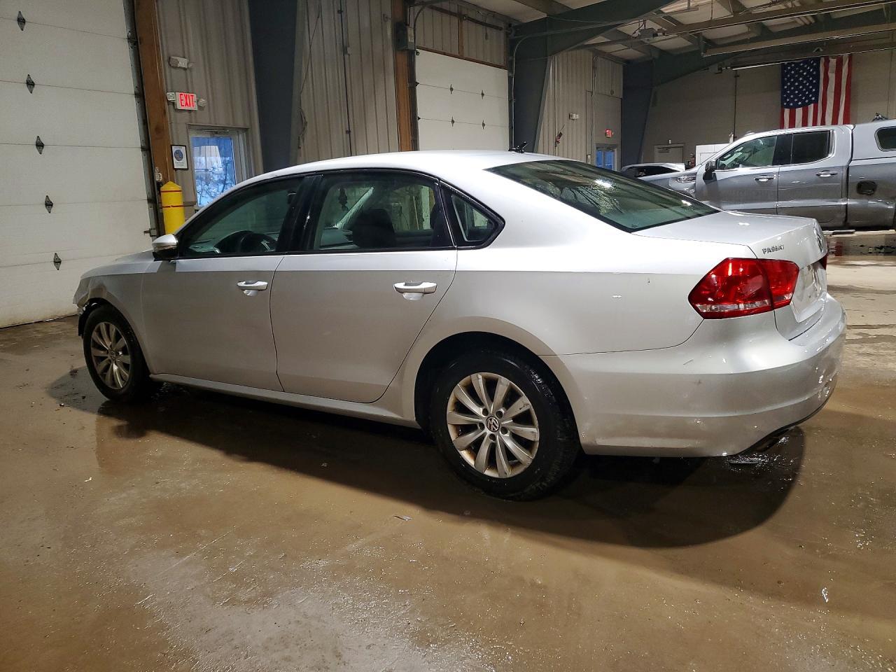 2012 VOLKSWAGEN Passat
