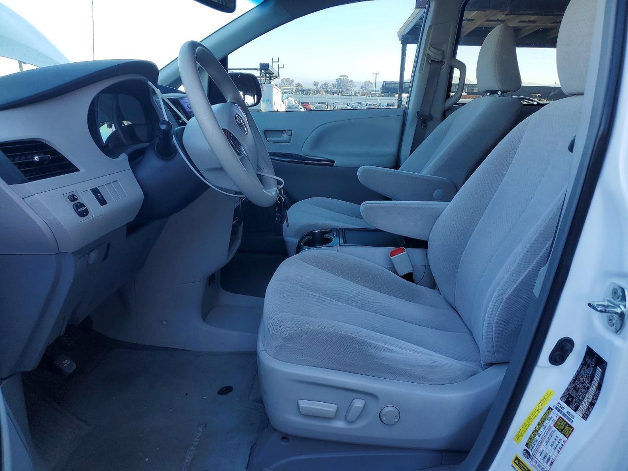 2013 TOYOTA SIENNA
