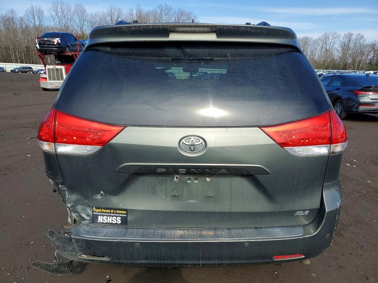 2012 TOYOTA SIENNA