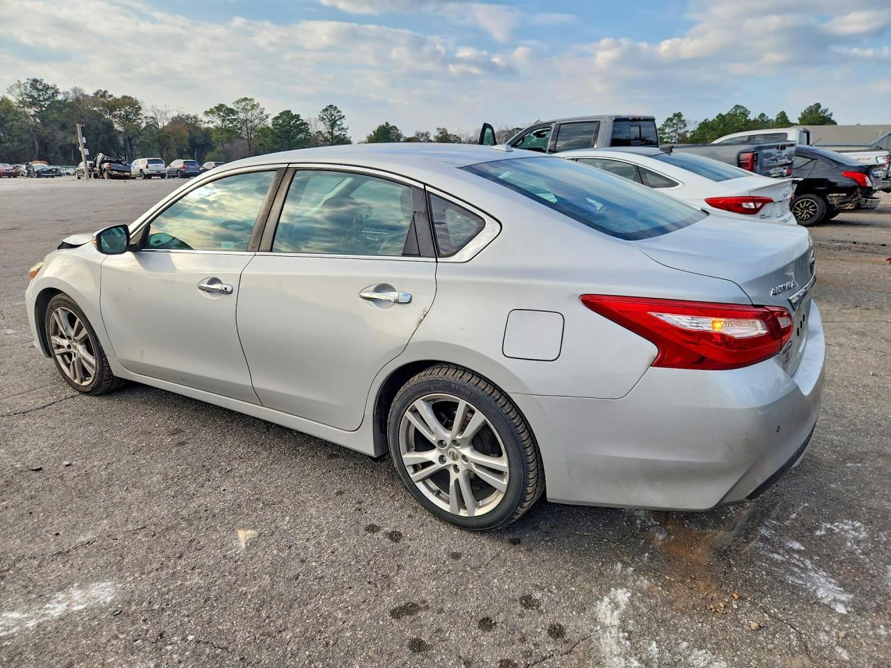 2017 NISSAN ALTIMA