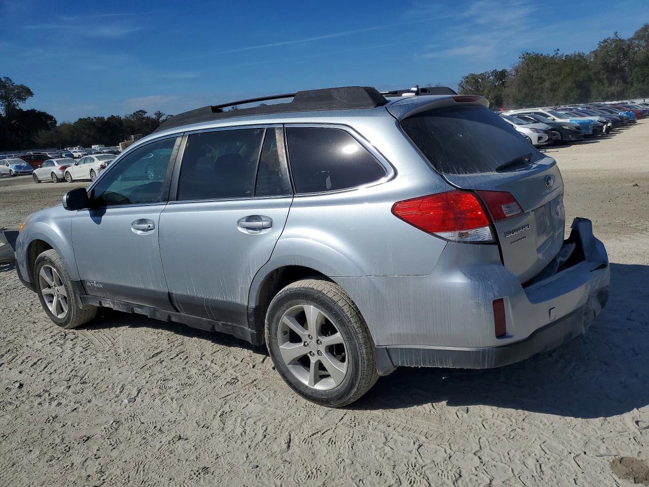 2013 SUBARU Outback