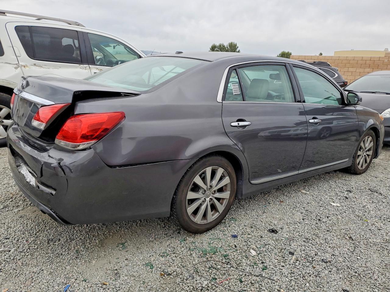 2011 TOYOTA Avalon