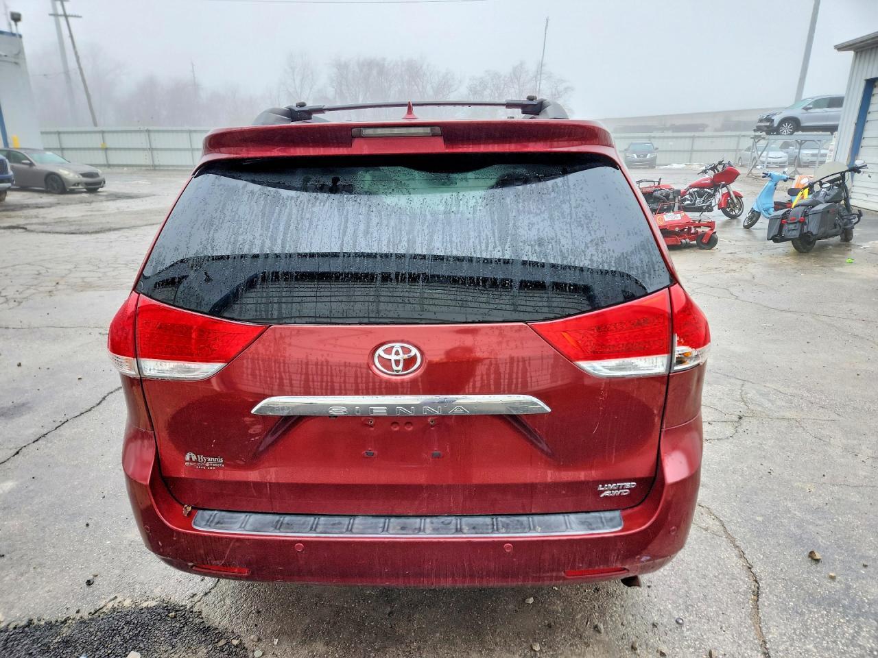 2012 TOYOTA SIENNA