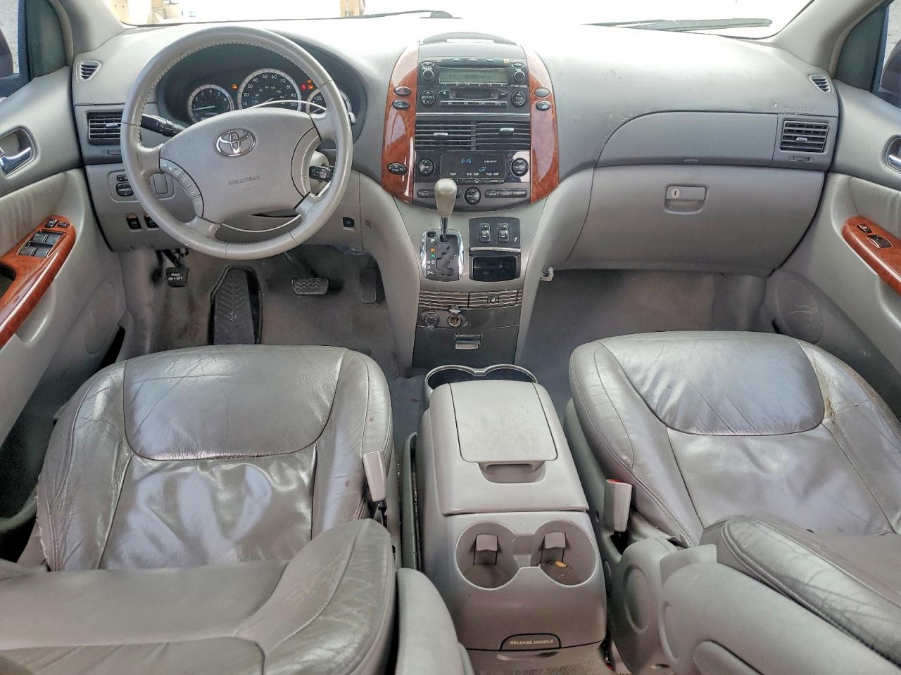 2004 TOYOTA SIENNA