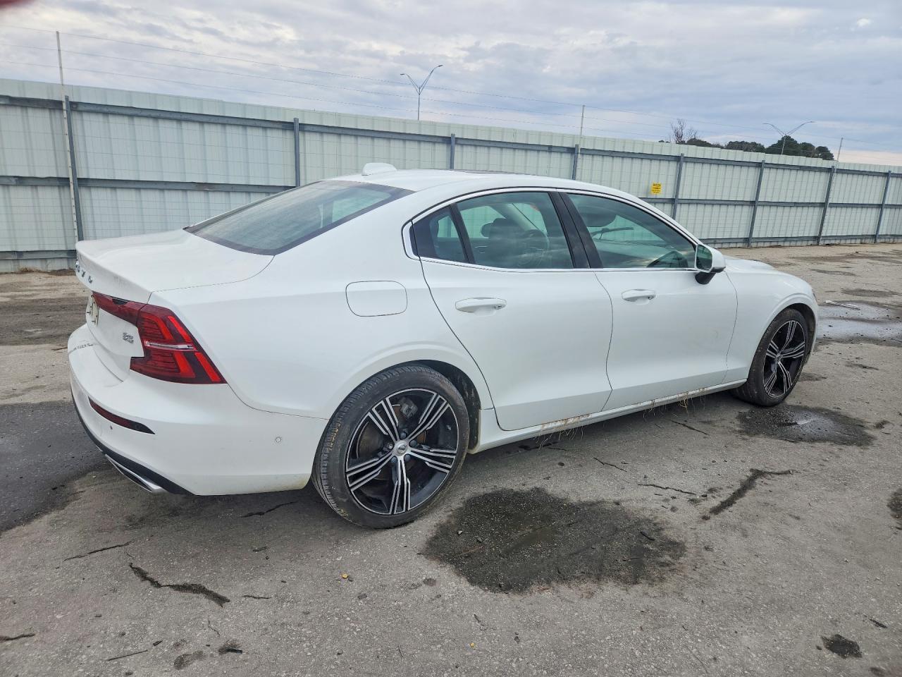 2022 VOLVO S60