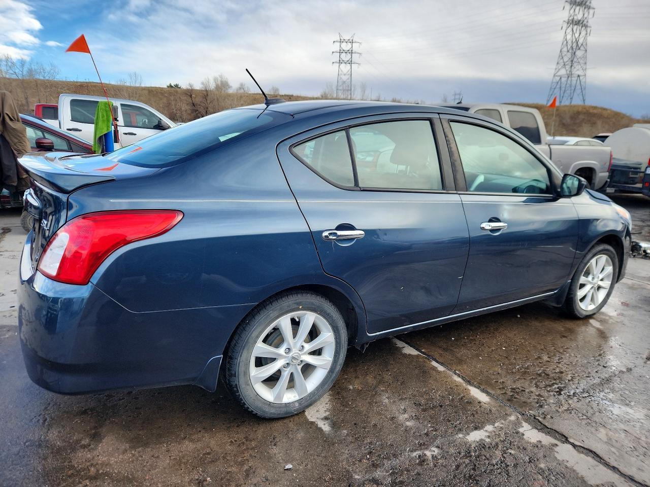 2015 NISSAN VERSA