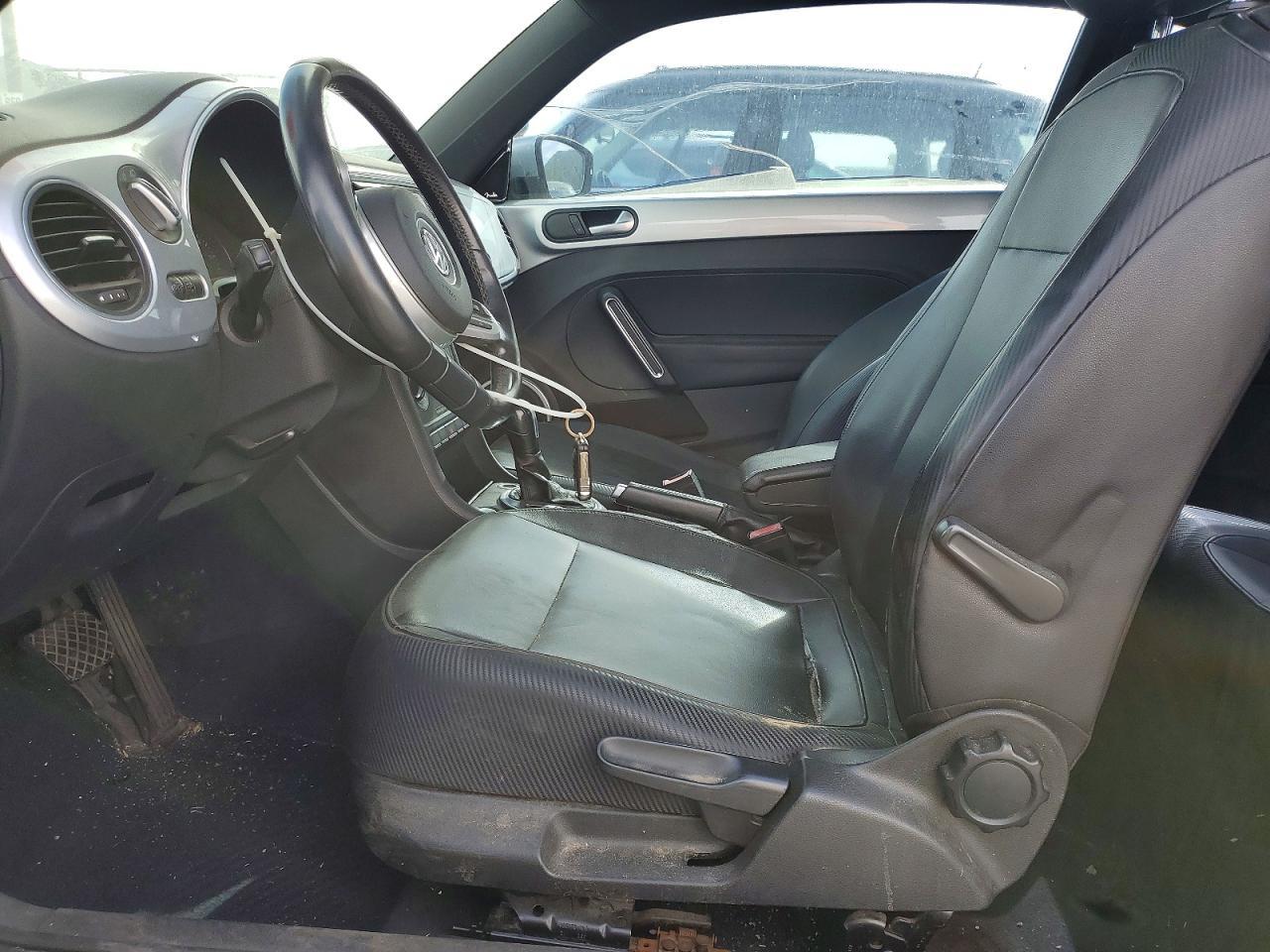 2012 VOLKSWAGEN Beetle