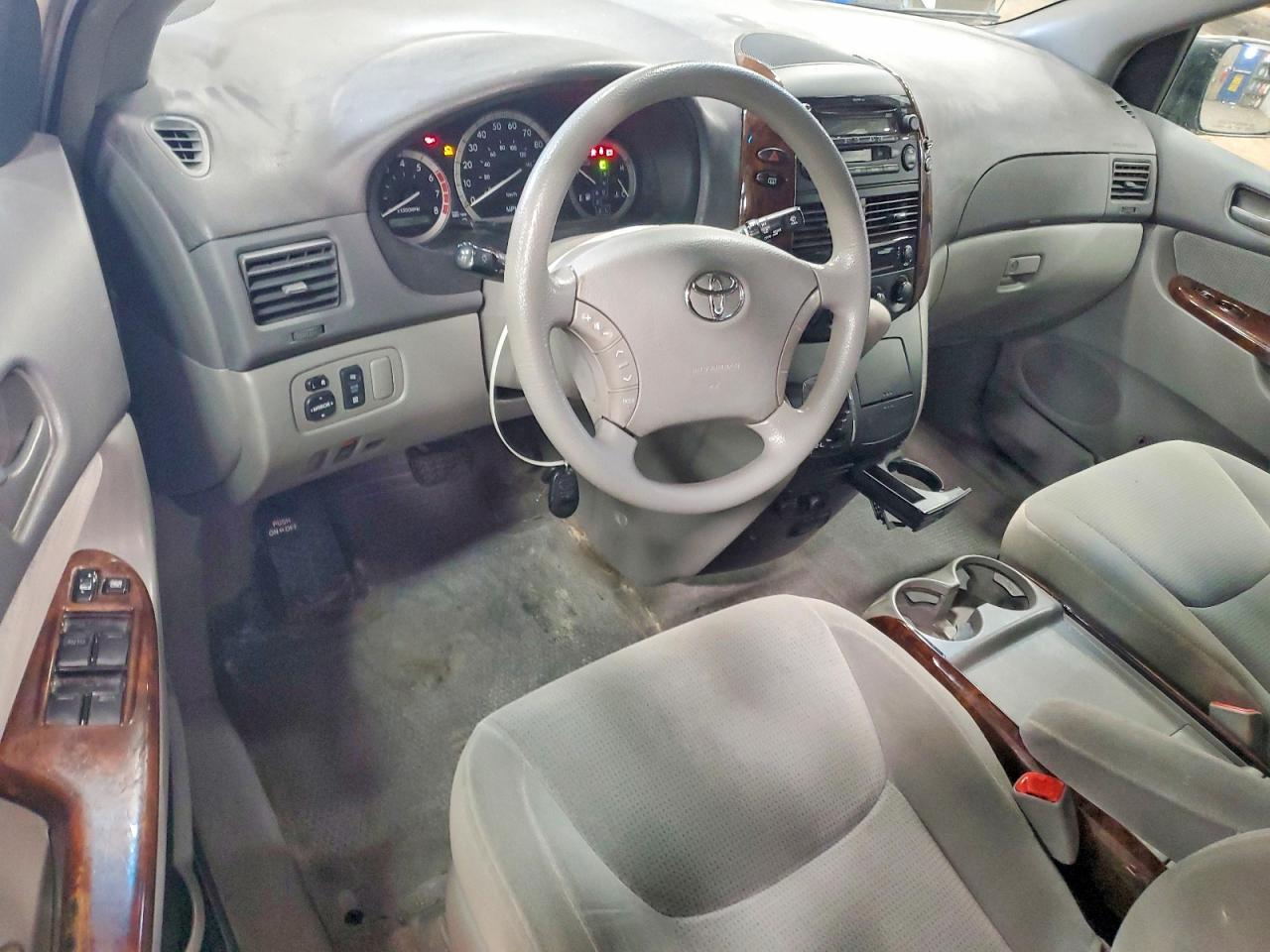 2005 TOYOTA SIENNA